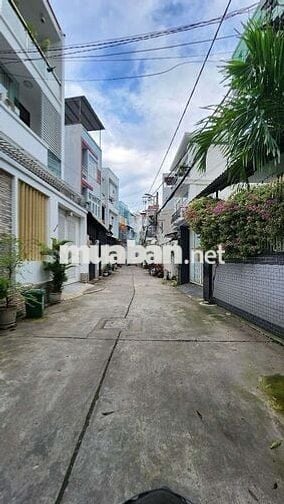 Cho thuê nhà NGUYÊN CĂN chỉ 9tr hẻm oto gần Phạm Văn Đồng. Nhà mới