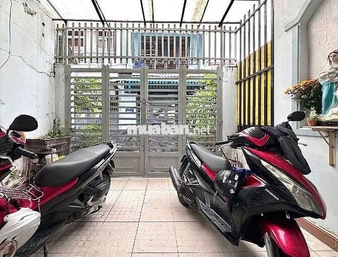 BÁN GẤP NHÀ ĐẸP ÔTÔ ĐỖ CỬA N 4 x DÀI 18 (79 M2) TÂN THỚI HIỆP  QUẬN 12