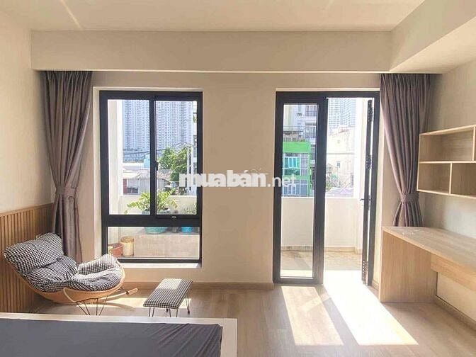 CĂN HỘ BAN CÔNG RỘNG 40m2 XA BẾP Ở NƠ TRANG LONG GIÁP Q1 Q3