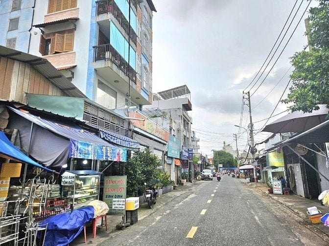 Nhà mặt tiền chợ Cây Sộp, Đông Hưng Thuận quận 12- 6,5m x 25m- 12 tỷ 5