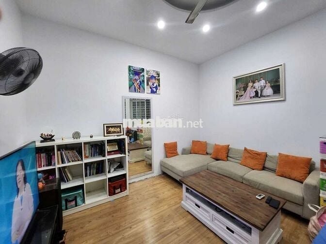 Cho thuê nhà ngọc thụy long biên 30m 4 tầng 2 ngủ đủ đồ giá 8 triệu