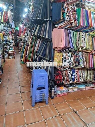 VỀ HƯU - CẦN SANG SẠP ĐÔI GÓC HÀNG VẢI - VỊ TRÍ ĐẸP -TẠI CHỢ TÂN ĐỊNH,