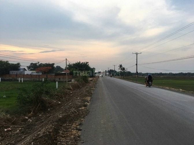 Chính chủ bán đất mặt tiền đường nhựa