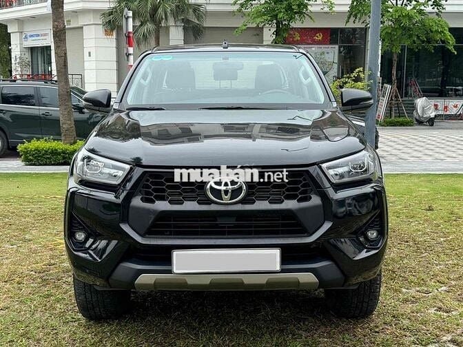 Toyota Hilux 2024 E 4x2 AT 3,4 vạn km!