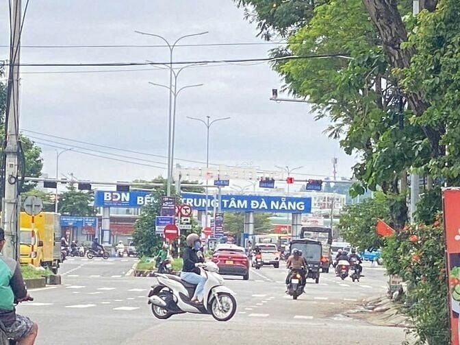 LÔ GÓC NGÃ 4 NAM TRÂN – MẶT TIỀN ĐƯỜNG LỚN 33M, ĐỐI DIỆN BẾN XE