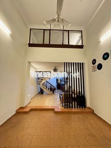 HÀNG HIẾM HẺM XE HƠI 8M NGAY KHU VỰC Q3