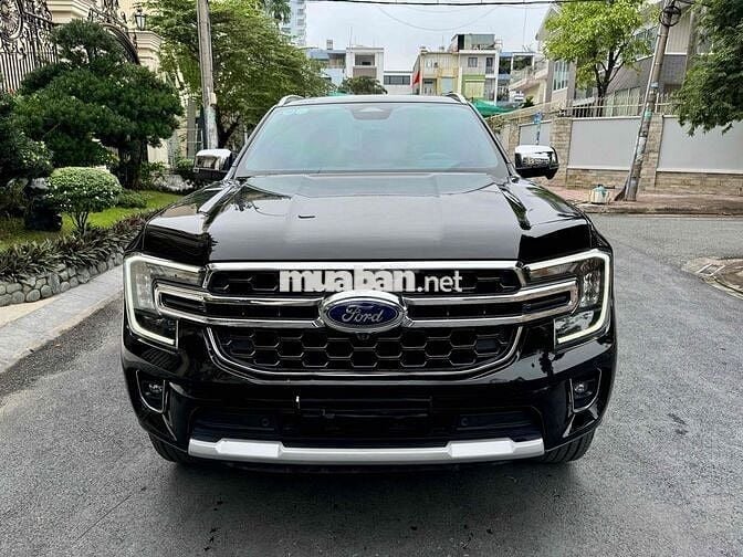Ford Everest Titanium 4x2 AT 2024 sơn zin 99%