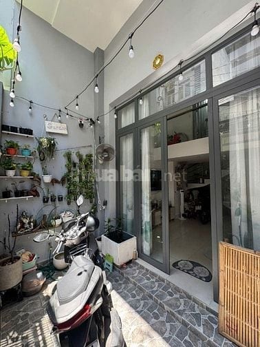 Bán nhà trung tâm TP hẻm 3/2, P.12, Q.10. DTSD:104 m2, 3PN chỉ 8,5 tỷ