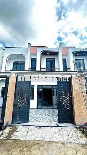 CẦN TIỀN XOAY VIỆC BÁN GẤP NHÀ MỚI XÂY NGAY CHỢ TÂN BÌNH –2TỶ450 – SHR