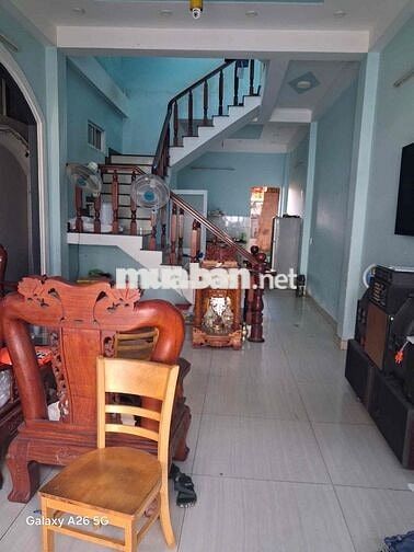 Cho thuê căn nhà mặt tiền đường công viên sinh thái XTT 6 (hồ