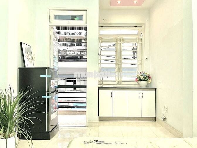 Phòng ban công giá rẻ chỉ 5tr5 - Trung tâm quận Phú Nhuận - Cô Bắc