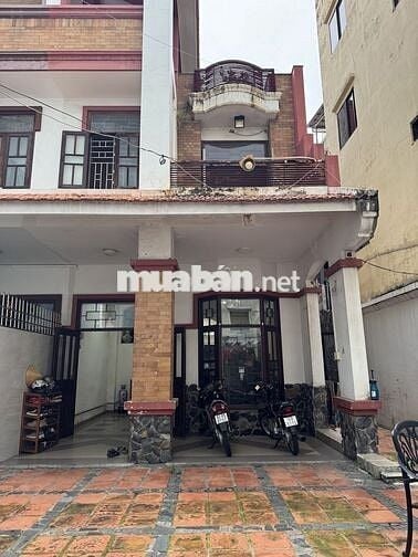 Bán nhà mặt tiền hẻm tại Quận 10, trung tâm TP.HCM