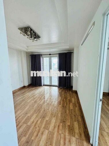 Căn hộ ban công thoáng mát , nhà mới. Vào ở liền...