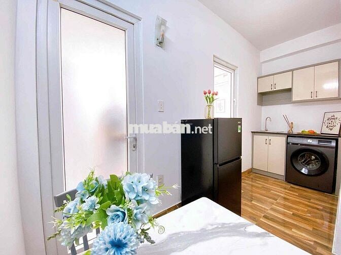 CĂN HỘ 1 PHÒNG NGỦ CÓ MÁY GIẶT RIÊNG CỬA SỔ LỚN FULL NỘI THẤT GẦN CHỢ