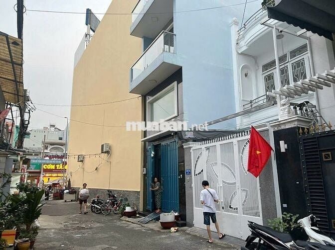 Nhà phố mới, thoáng, đẹp, 72m2, 2 phòng ngủ quận Tân Phú