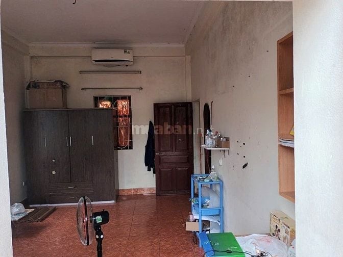Cho thuê phòng 45 m2 riêng biệt tầng 4 phố Đào tấn
