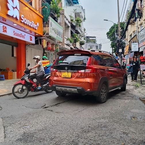 Mặt tiền Phùng Văn Cung (2 tầng DT: 3,1mx14m). Giá 9,5 tỷ