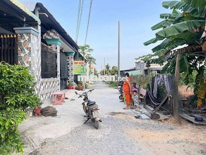 ĐẤT ĐỨC HÒA ĐÔNG – SÁT UBND XÃ