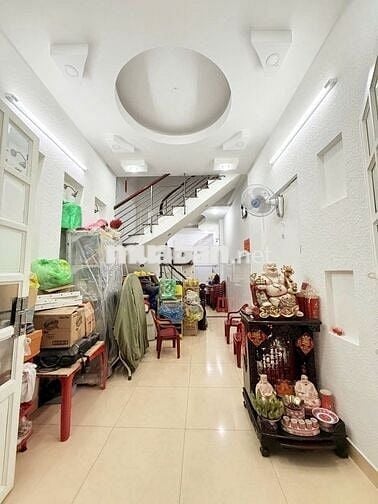 Nhà mặt tiền kinh doanh, đường rộng lề 4m