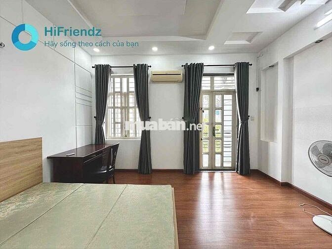 PHÒNG CÓ BAN CÔNG RỘNG FULL NỘI THẤT TÁCH BẾP THUẬN TIỆN VÀO TRUNG TÂM