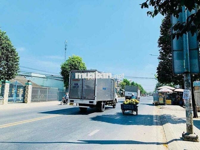 Ngộp lỗ 300tr đất sau lưng thế giới đi động Chợ Đức Hoà