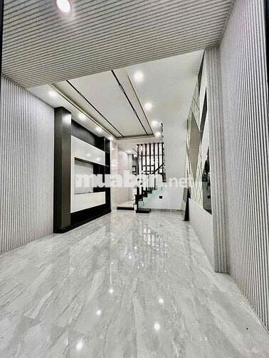 Nhà Mới Sạch Sẻ DT 180m2 1Trệt 2Lầu 3Pn 2Wc Sân Thượng Hẻm Xe Tải