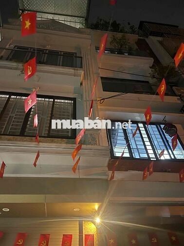 cho thuê nhà nguyên căn tại Giải Phóng, ô tô đỗ, gần đại học , bx