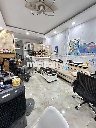 NHÀ ĐÚC 2 TẦNG – ĐƯỜNG XE HƠI 5M – SÁT AEON TÊN LỬA – CHỈ NHỈNH 4 TỶ