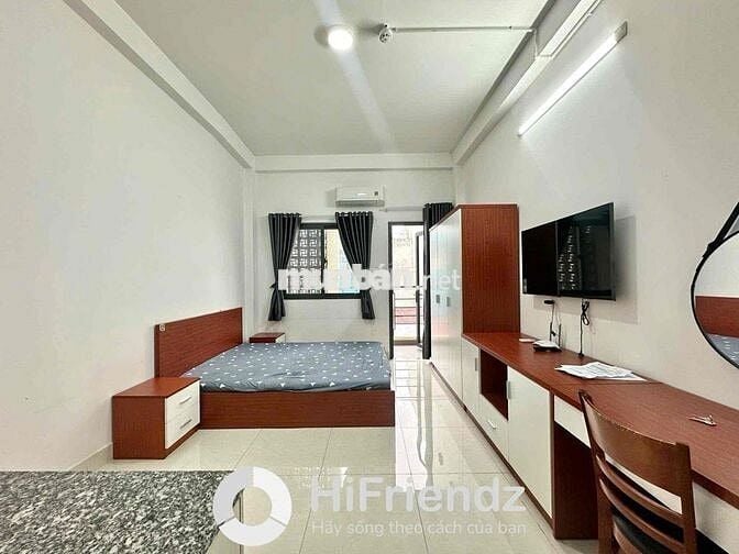 TRỐNG PHÒNG BAN CÔNG - HẺM XE HƠI - NHÀ XE RỘNG NGAY KHU BỜ KÈ Q3