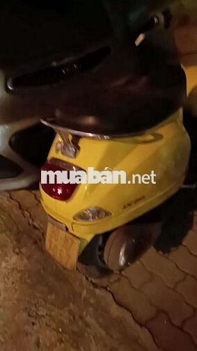 Piaggio Vespa Tay ga màu Vàng