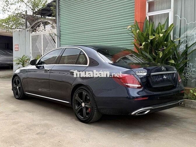 Cần bán gấp Mercedes E250 đời 2016