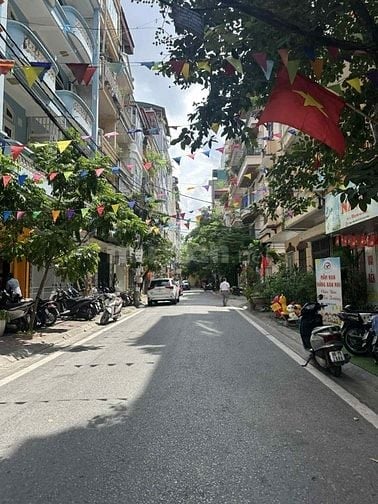 Cực hiếm. Bán nhà Thái Hà 60m2, mặt đường ô tô, kinh doanh, có vỉa hè