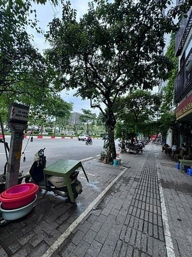 SANG NHƯỢNG MBKD PHỐ VĂN CAO (BA ĐÌNH) 40M x5T - MẶT TIỀN 6M - HÈ 5M. 