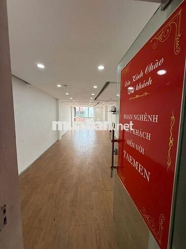 Cho thuê Tầng 5 mặt phố 220 Khâm Thiên làm Văn phòng, Shop ol 80 m2
