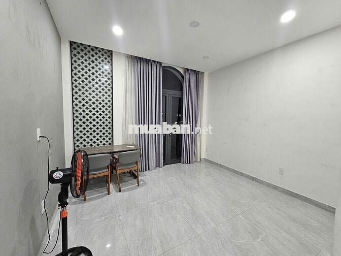 Cho thuê phòng trọ 25m2 kế bên Công viên phần mềm Quang Trung