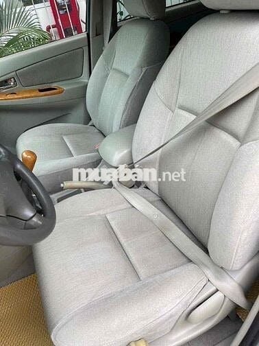 innova 2010 màu bạc