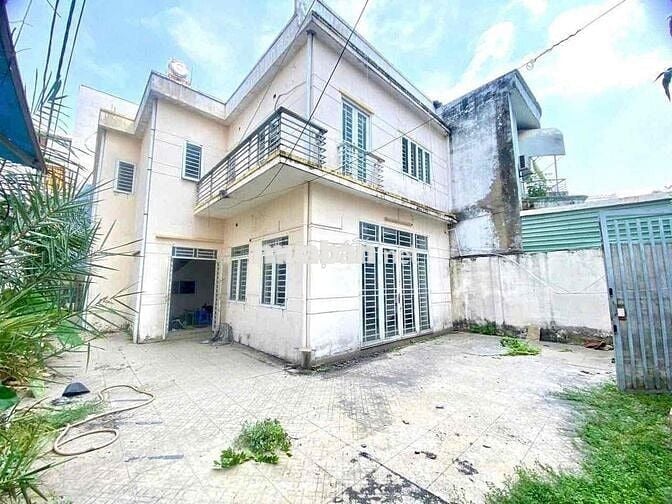 Villa Góc 2 Mặt Tiền Có Sân Vườn Sát Vách ĐH Hồng Bàng - Q.BT