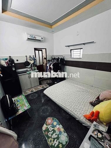 Cho thuê phòng giá rẻ có cửa sổ trời đầy đủ nội thất ngay Emart PVT