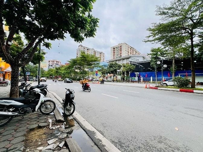 Chính chủ cho thuê nhà 50mx5 tầng mặt phố Nguyễn Phong Sắc, Cầu Giấy