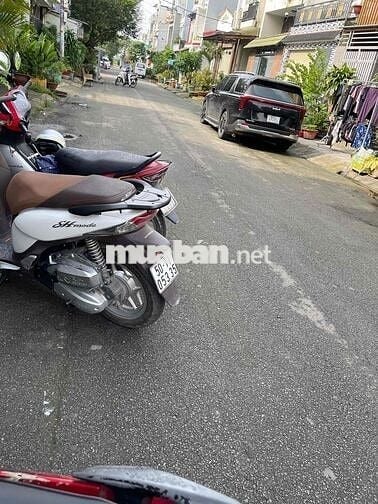 Cho thuê 4 x20-1 lầu-4 phòng -san xe may -Đường xe hơi