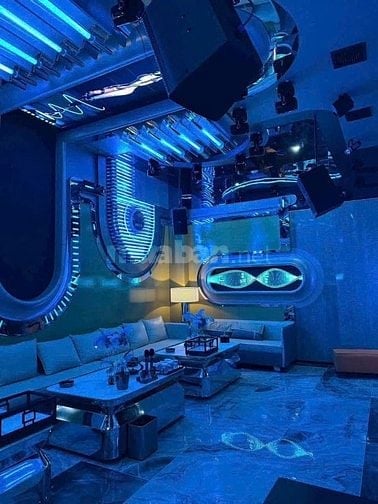 Tuyển 5 nam phục vụ, bao ăn ở,tip cao