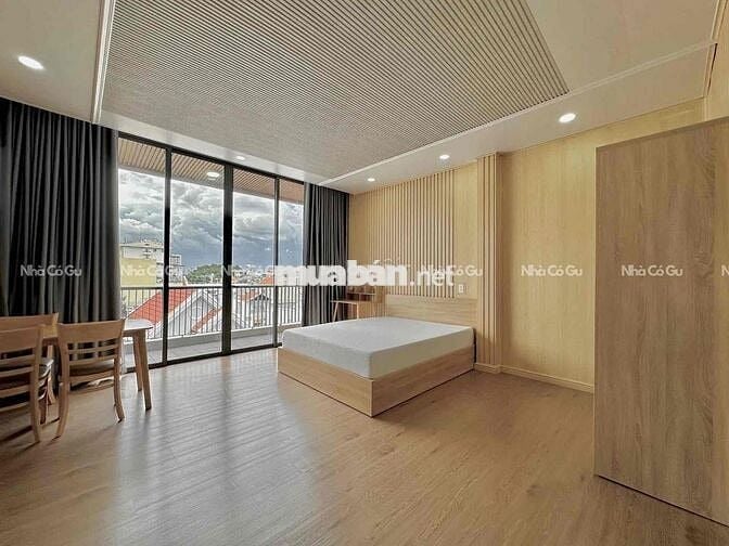 CHO THUÊ STUDIO BAN CÔNG CAO CẤP FULL NỘI THẤT GỖ Ngay LĂNG CHA CẢ