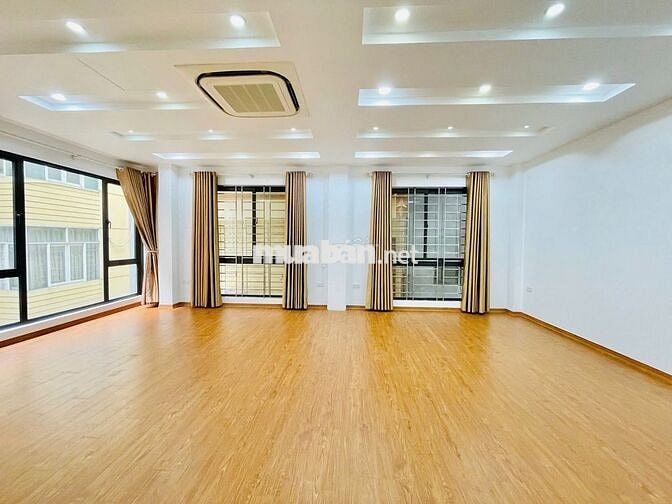 Cho thuê sàn văn phòng Yên Lãng 55m2 11tr lô góc bãi đỗ oto cách 20m