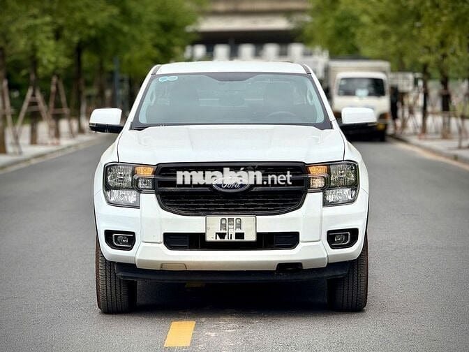 Bán xe bán tải Ford Ranger XLS 4x4 AT Trắng 2023