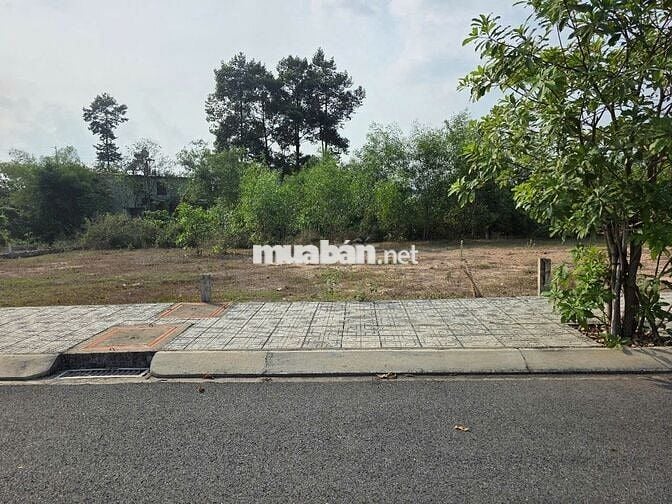 Đất cách mặt tiền Nguyễn Văn Khạ chỉ 50m : 110m2 (5x20) . Giá 1 tỷ 300