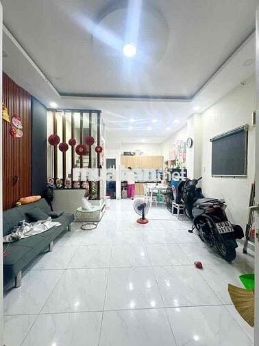 CĂN GÓC SÁT CHỢ TÂN HƯƠNG, NGANG 4,5m, HẺM XE HƠI TRÁNH, 4,3 TỶ