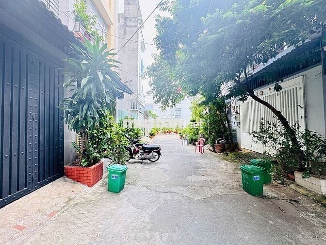 Đất hẻm xe hơi gần cổng chính Vạn Phúc City giá chỉ 5ty2