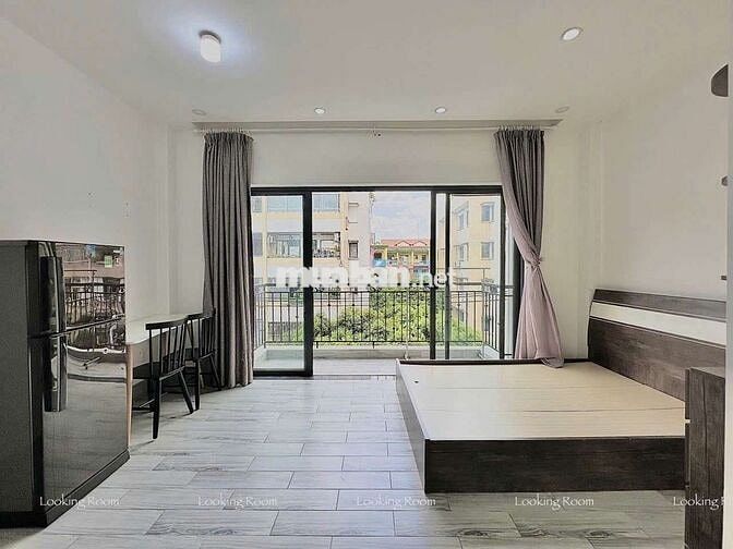 Phòng ban công siêu đẹp rộng full nt khu vip Tân Bình