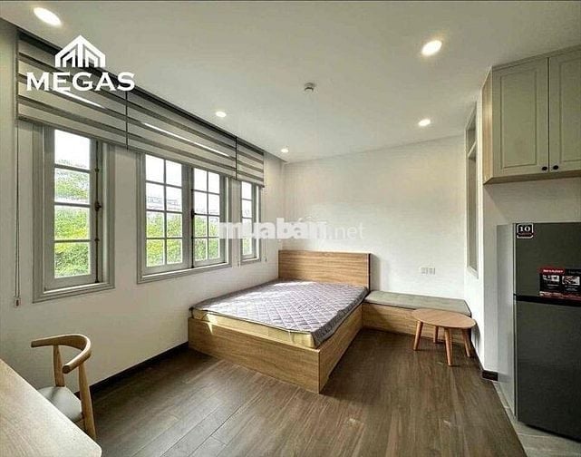 CĂN HỘ CỬA SỔ LỚN XA BẾP FULL NỘI THẤT KHU HÀNG XANH GẦN Q1