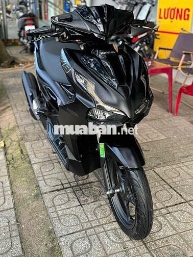 AB 2025 (4k km)  đen nhám